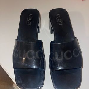 Gucci WOMEN'S RUBBER SLIDE SANDAL size 38 (fits 7.5)